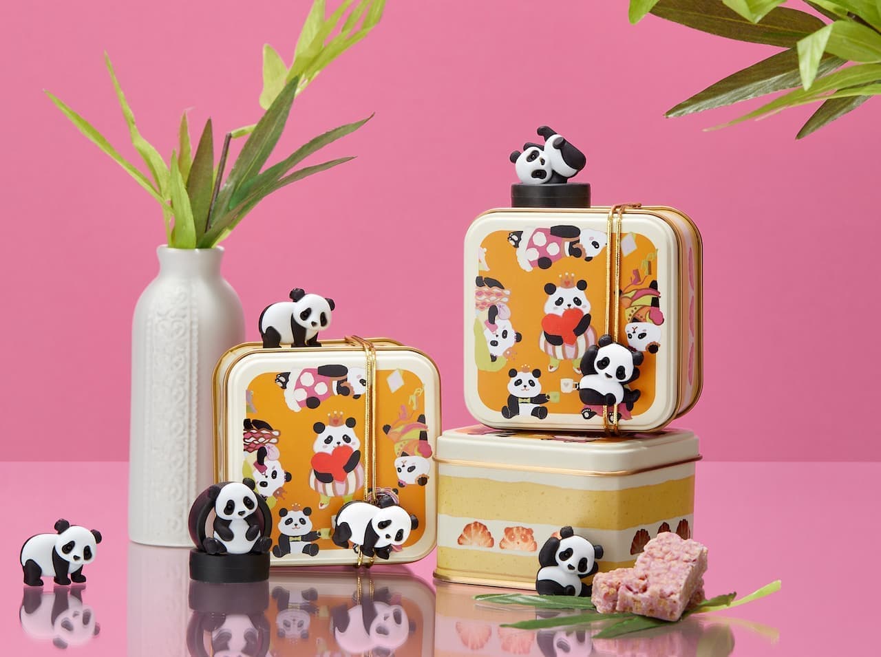 Panda Cake Tin with Panda Button" from Aoyama DeCarbo