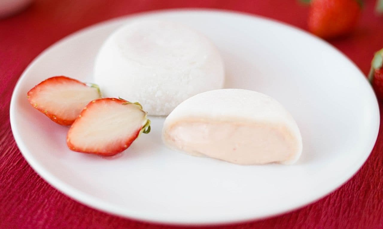 Hattendo Seasonal Flavor Creamy Buns Amao Strawberry with Amao