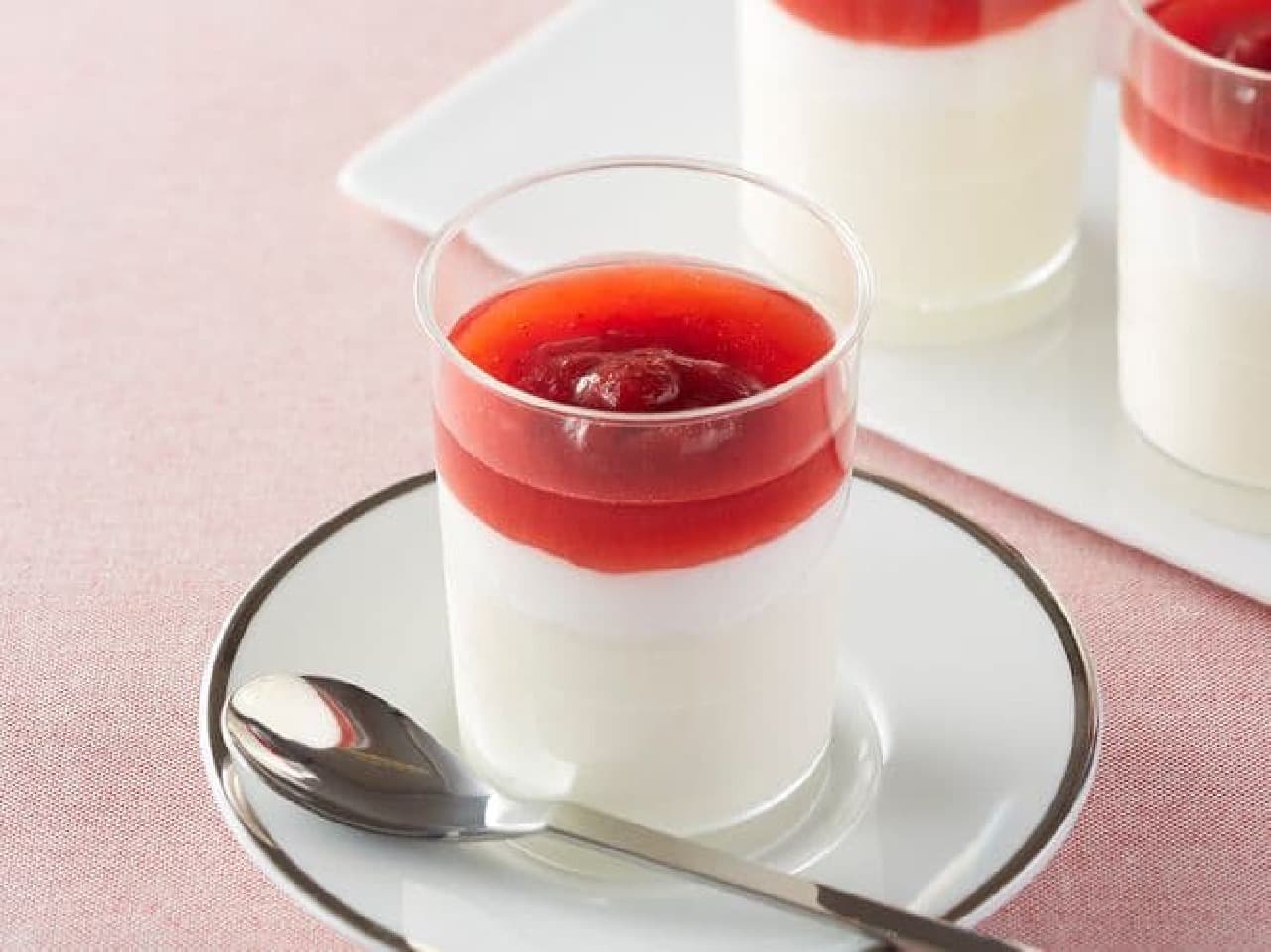 Ministop "Melted Raw Panna Cotta Strawberry