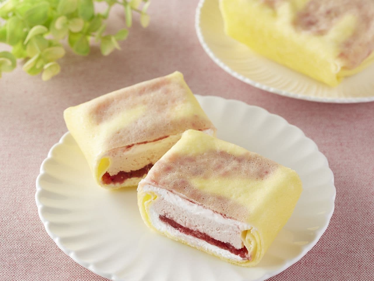 Ministop "Happiness Crepe - Strawberry & Rare Cheese