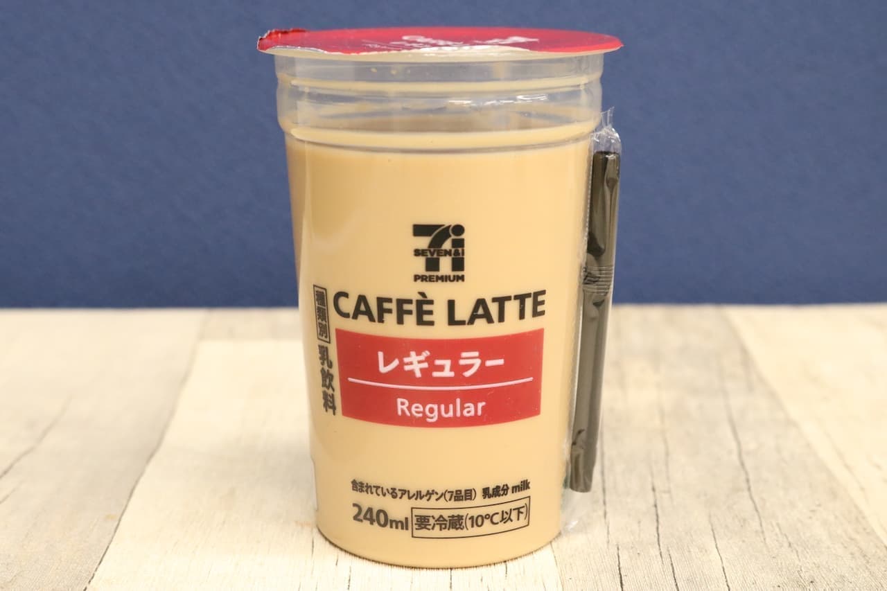 Comparison of chilled cups of "Cafe Latte/Cafe au Lait" from three convenience stores (Lawson, 7-ELEVEN, and Famima)
