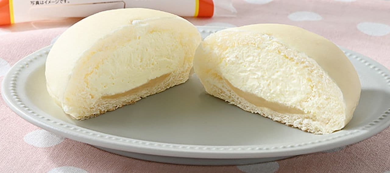 Famima's limited "Yukimi-dakkuhu-like bread" - Reproduction of Lotte's "Yukimi-dakkuhu" in bread.