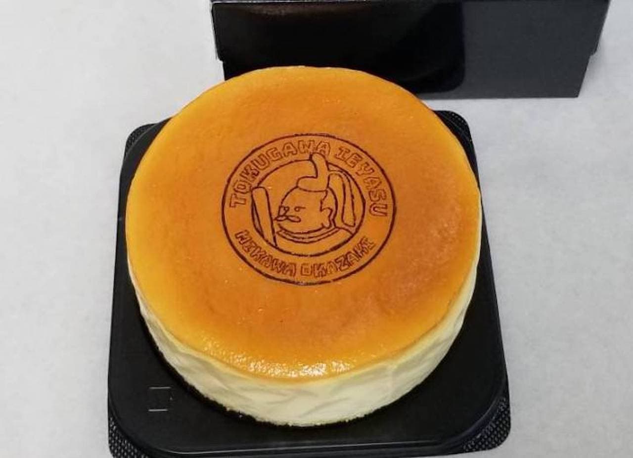 Ieyasu-ko Thick Cheesecake" sold at vending machine where sweets can be purchased 24 hours a day, 365 days a year.