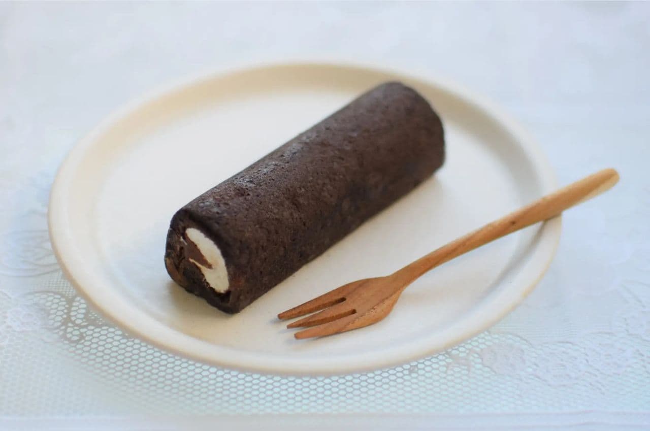 Aeon "Cocoa Dough Mini Ehomaki Roll with Ganache