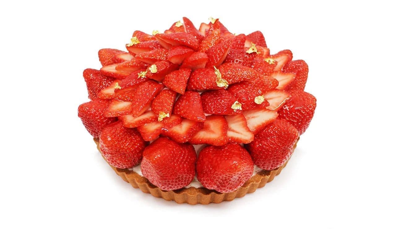 Cafe COMSA "Fukuoka Prefecture Strawberry 'Amaou' Cake".