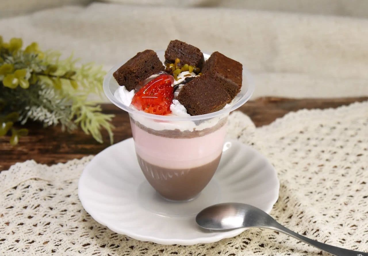 Aeon "Strawberry Chocolate Parfait with 4 Layers