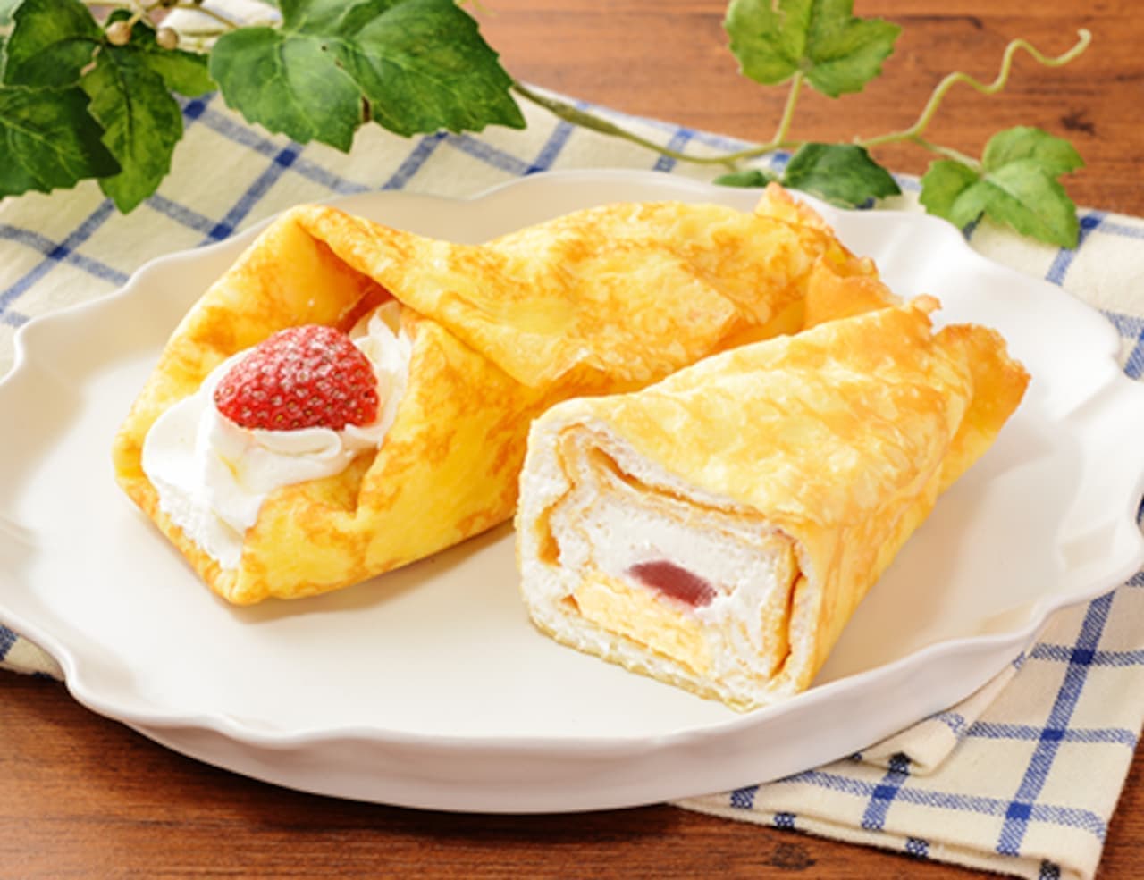 Lawson "Strawberry and Baked Cheese Crepe"
