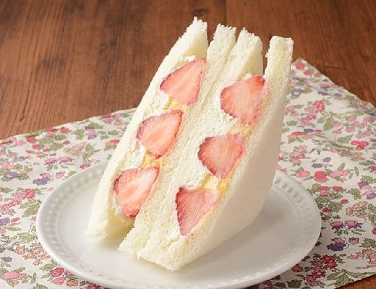 LAWSON "Small Happy Fruit Sandwich - Strawberry & Custard Whip