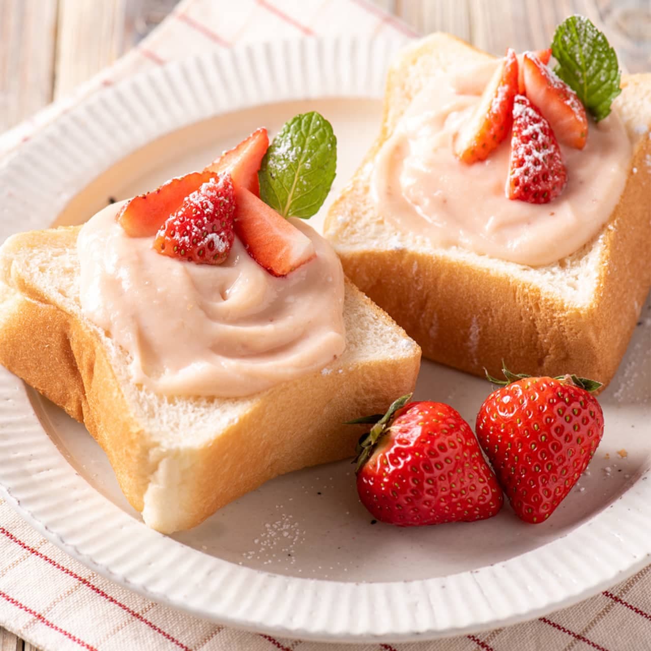 Sanxer "Seasonal Strawberry Cheesecake".