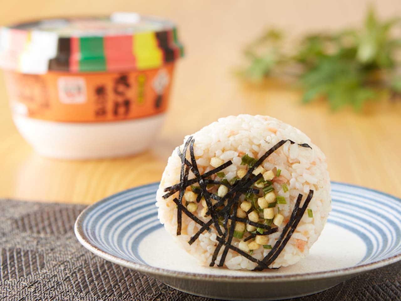 Ministop "Nagatanien Sakae Chazuke Style Omusubi" (rice cake with sake flavored rice)