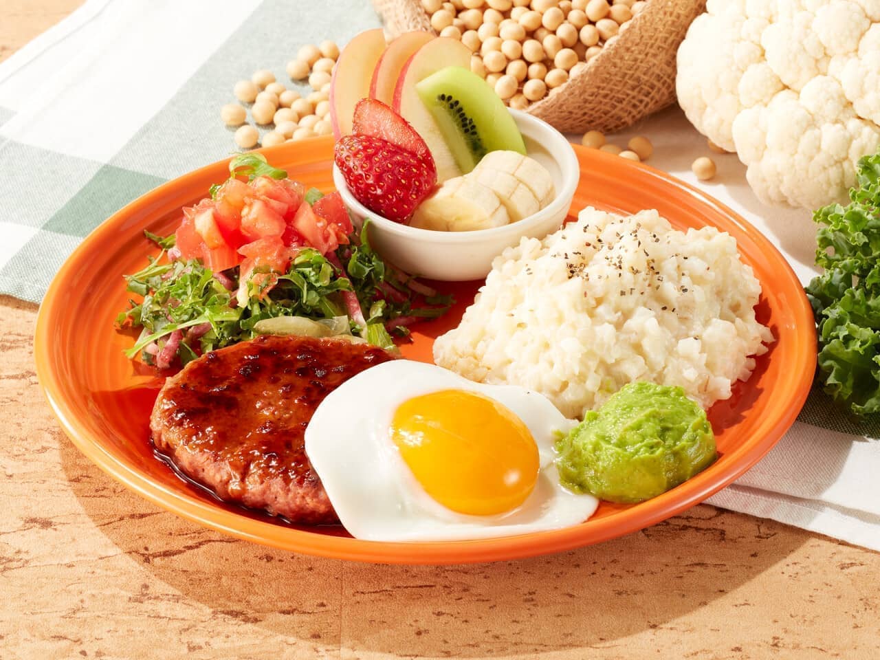 Cocos "Healthy Plate with Non-Meat Hamburger Steak and Cauliflower Rice"