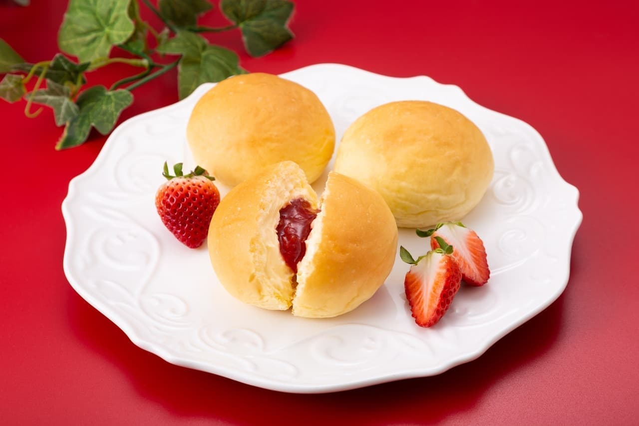 Hattendo "Creamy Bun with Amaou Strawberry Jam