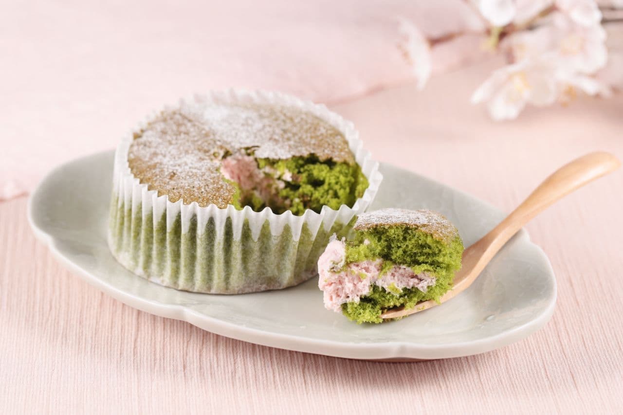 7-ELEVEN "Ito Kyuemon supervised Uji green tea sponge cake & Sakura whip".