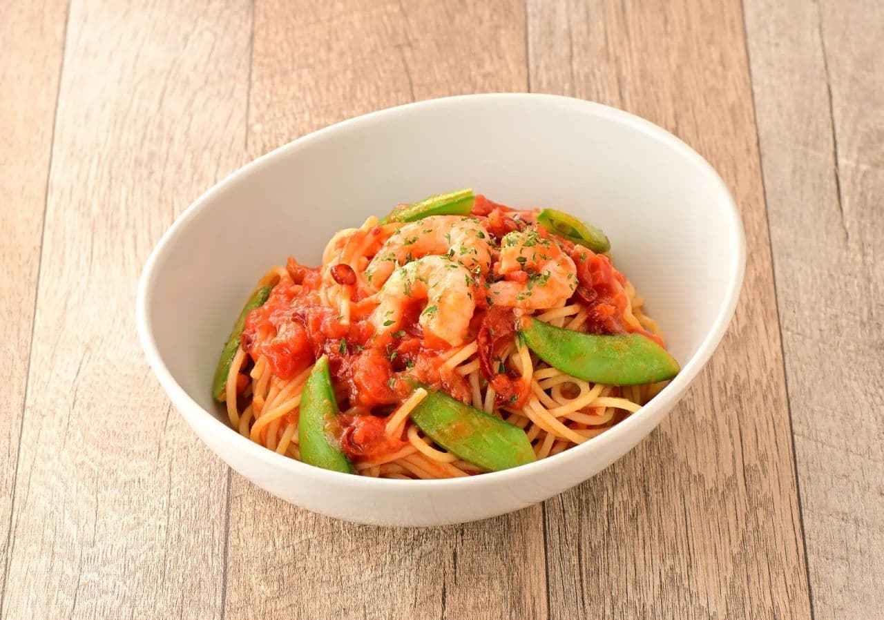 Cafe de Crié "Pasta with shrimp and snap peas in spicy tomato sauce