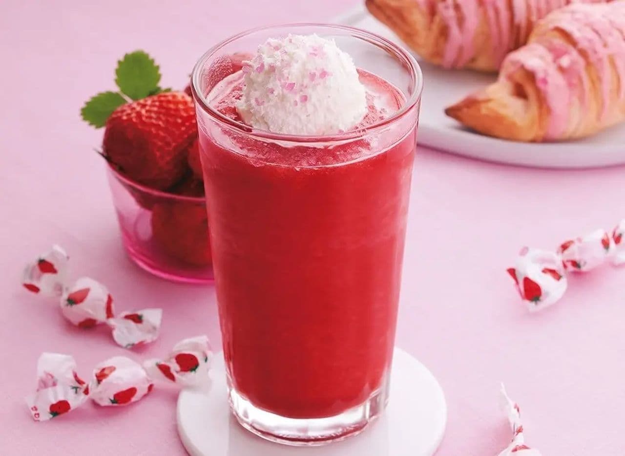 St. Mark's Cafe "THE AMAOU Luxury Strawberry Smoothie with Strawberry Miruku Candy".