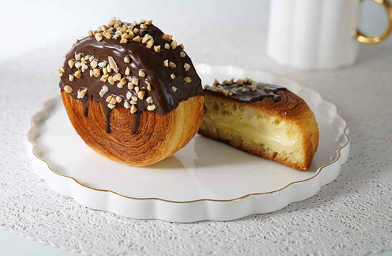 Pompadour "Croissant Roll (Custard)