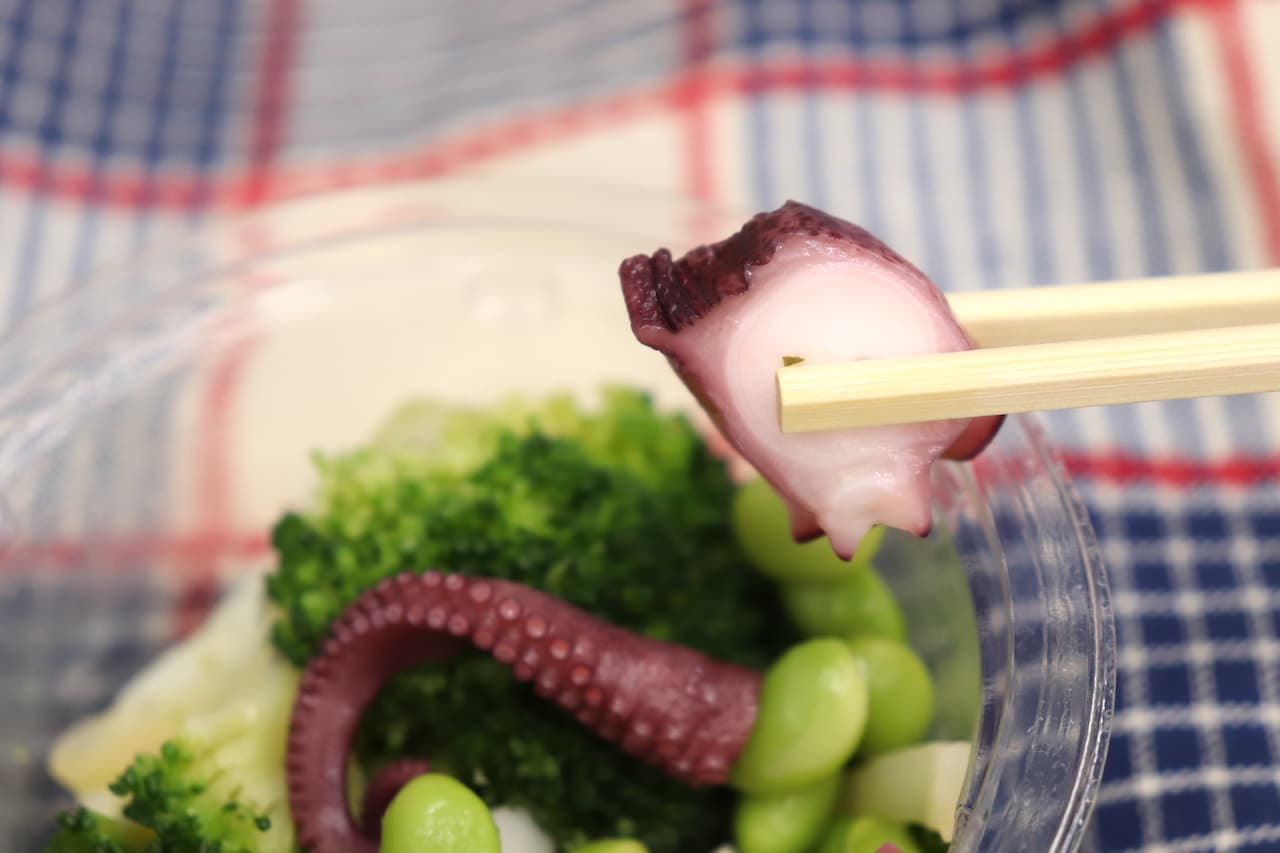 7-ELEVEN Cup Deli Octopus and Broccoli Basil Salad
