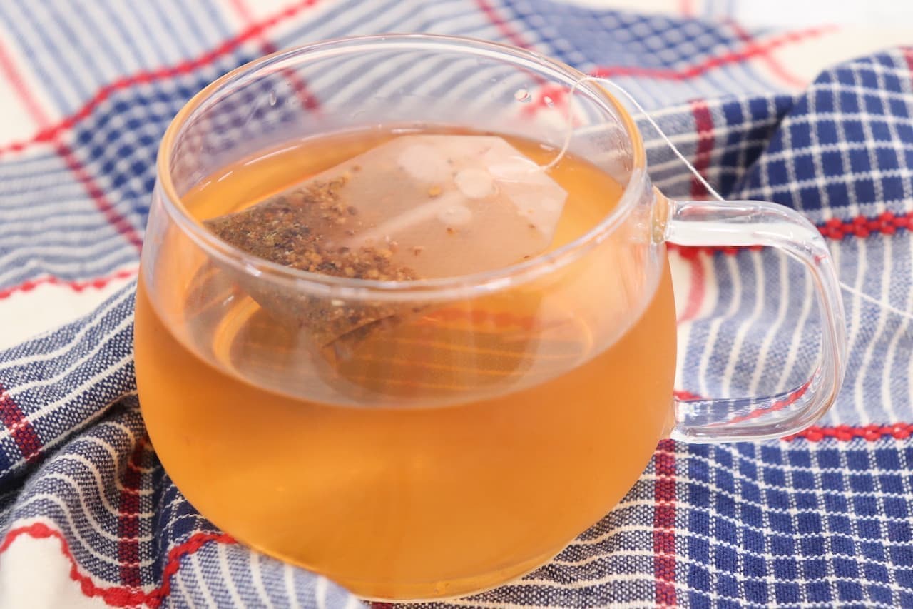 Pompadour Cool Sensation Peach & Passionfruit" water-driven herbal tea