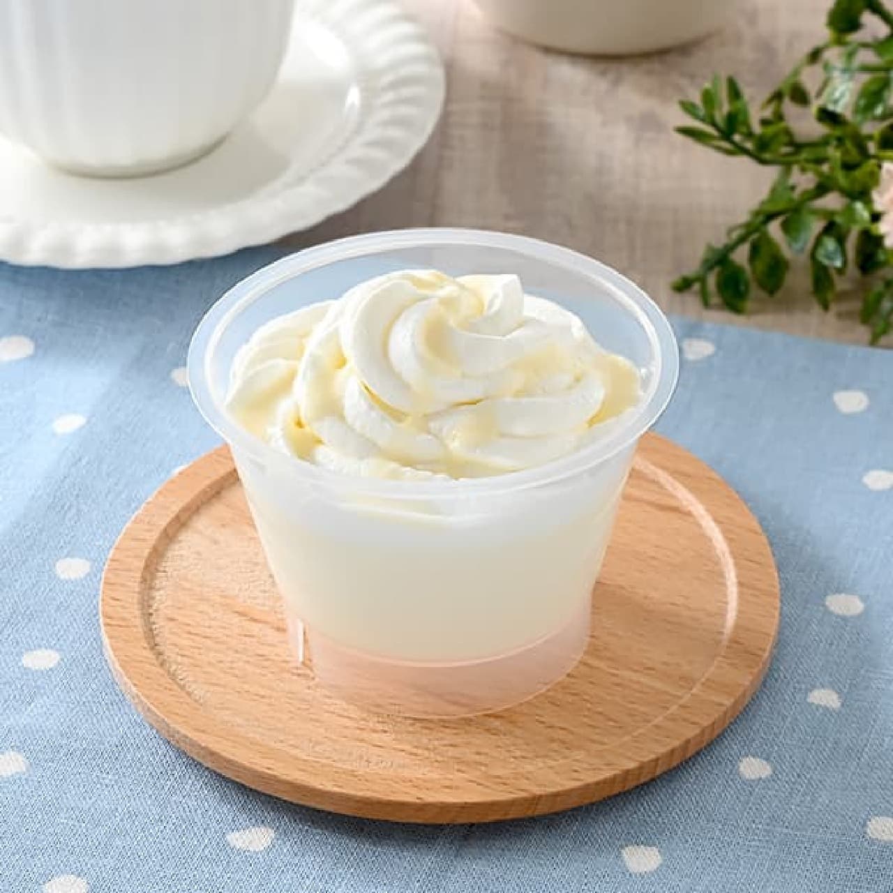 FamilyMart "Milk pudding of Hokkaido milk