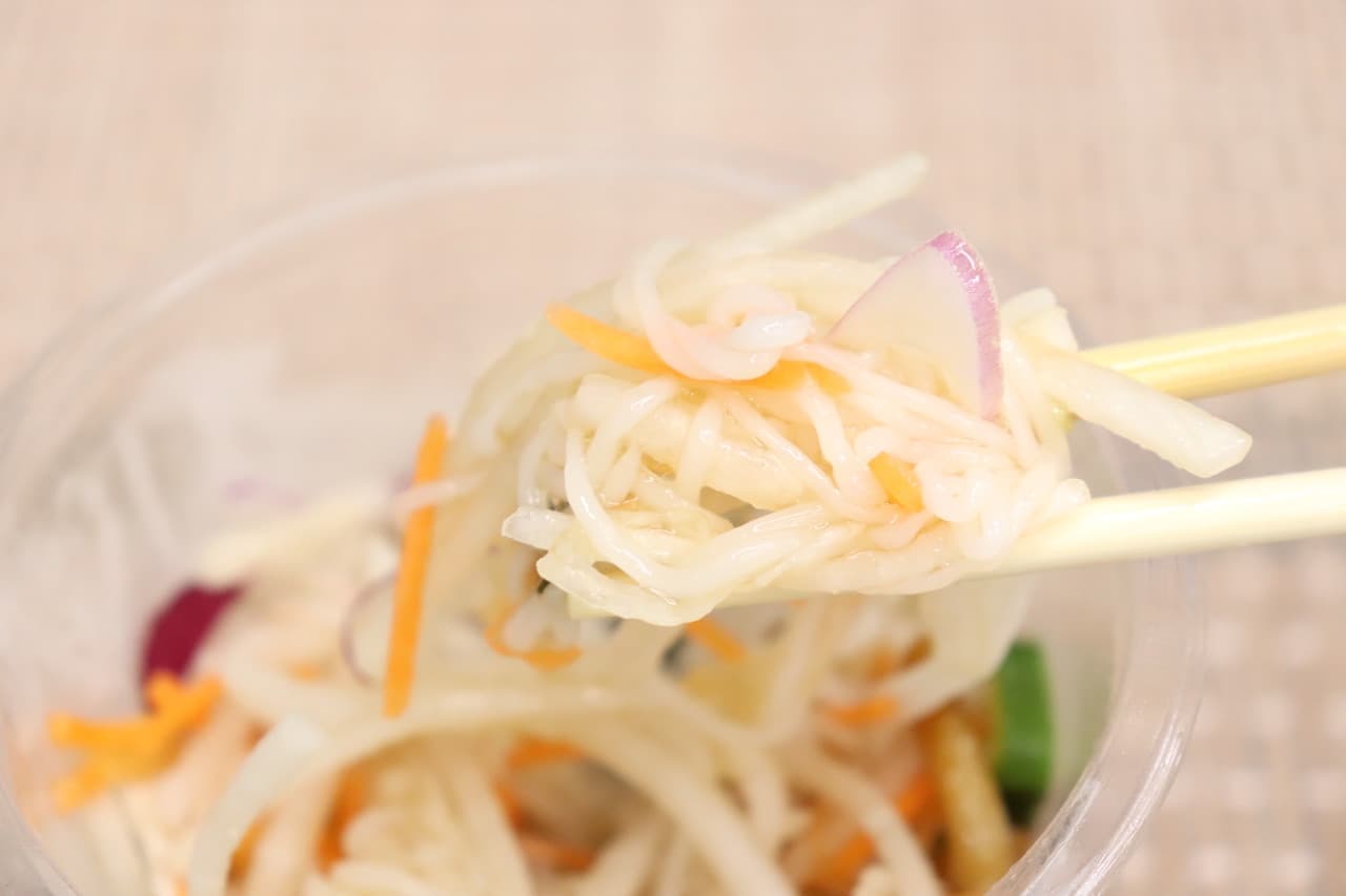 Famima "You can take in dietary fiber! Konnyaku Noodle Salad".