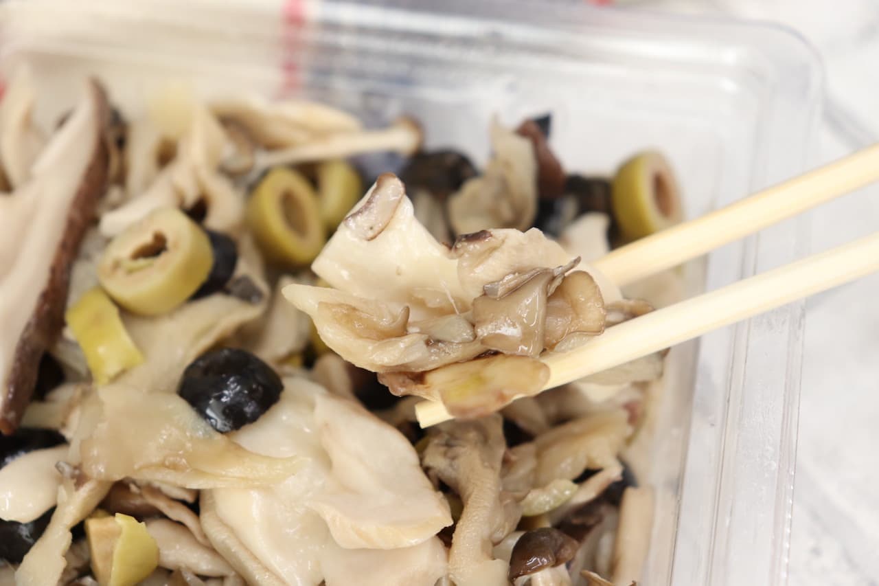 Seijo Ishii "Marinated five kinds of mushrooms and olives