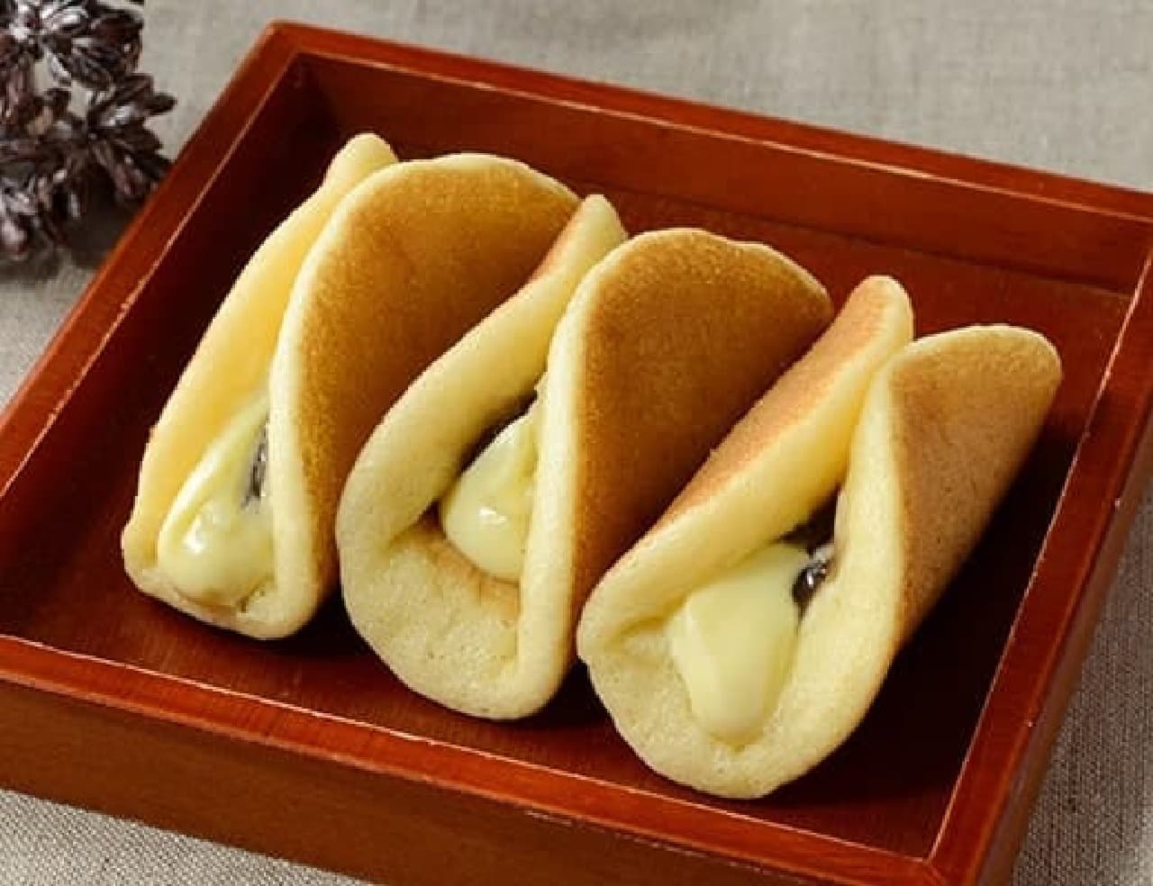 LAWSON "Wrapped Pancakes - 3 pieces with sweet bean paste & margarine