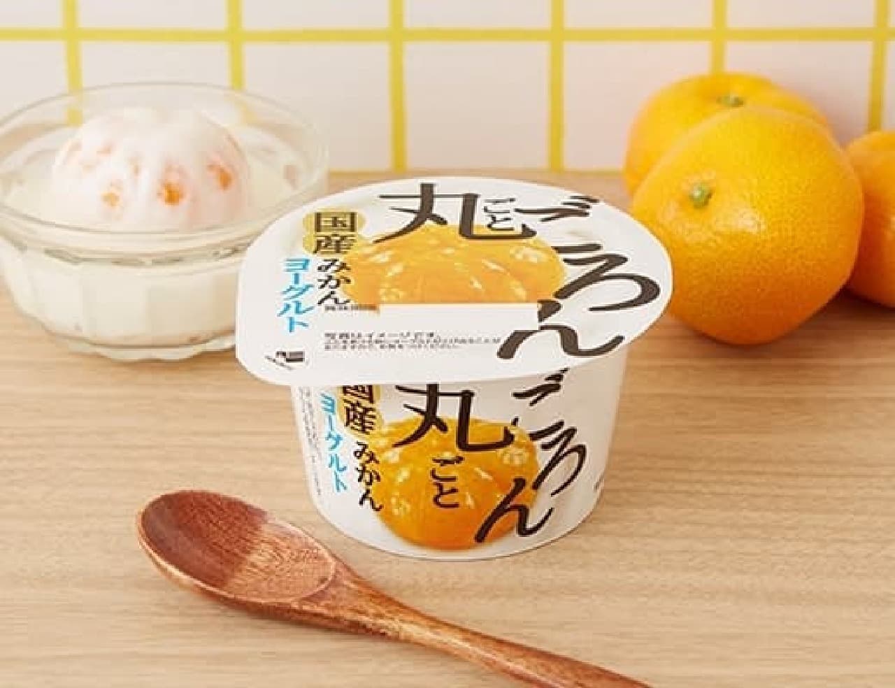 LAWSON "Hokkaido Nyugyo Goron Marugoto Domestically Produced Mandarin Oranges Yogurt 120g".