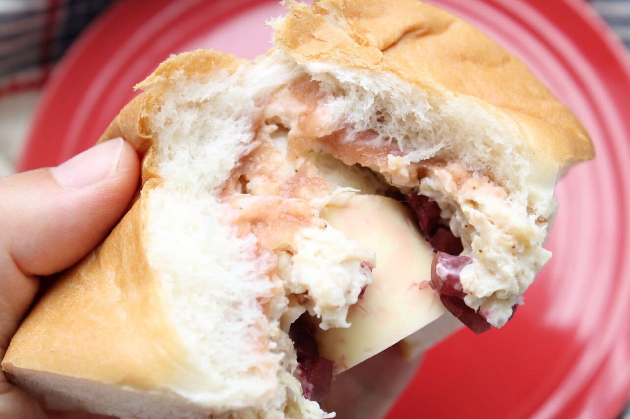 LAWSON "Mochi Mochi Bagel Sandwich - Steamed Chicken and Crunchy Ume Plum
