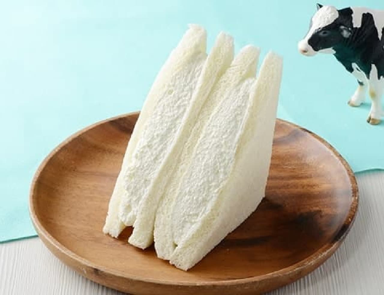 LAWSON "MILK Supervisor: Fresh Cream Sandwich with Plenty of Cream" (Japanese only)