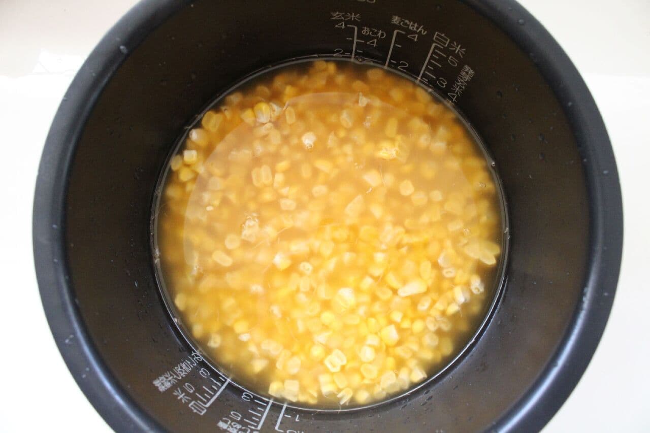 Rice cooked with corn kernels