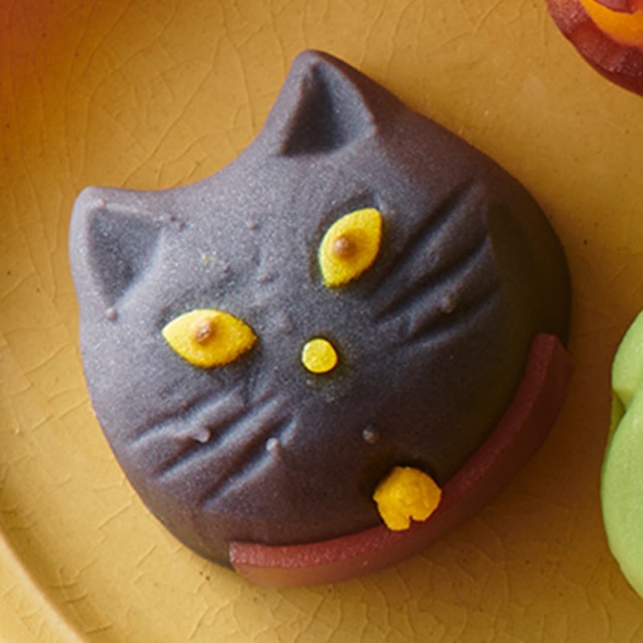 Chateraise "Creative Japanese Sweets: Halloween Black Cat