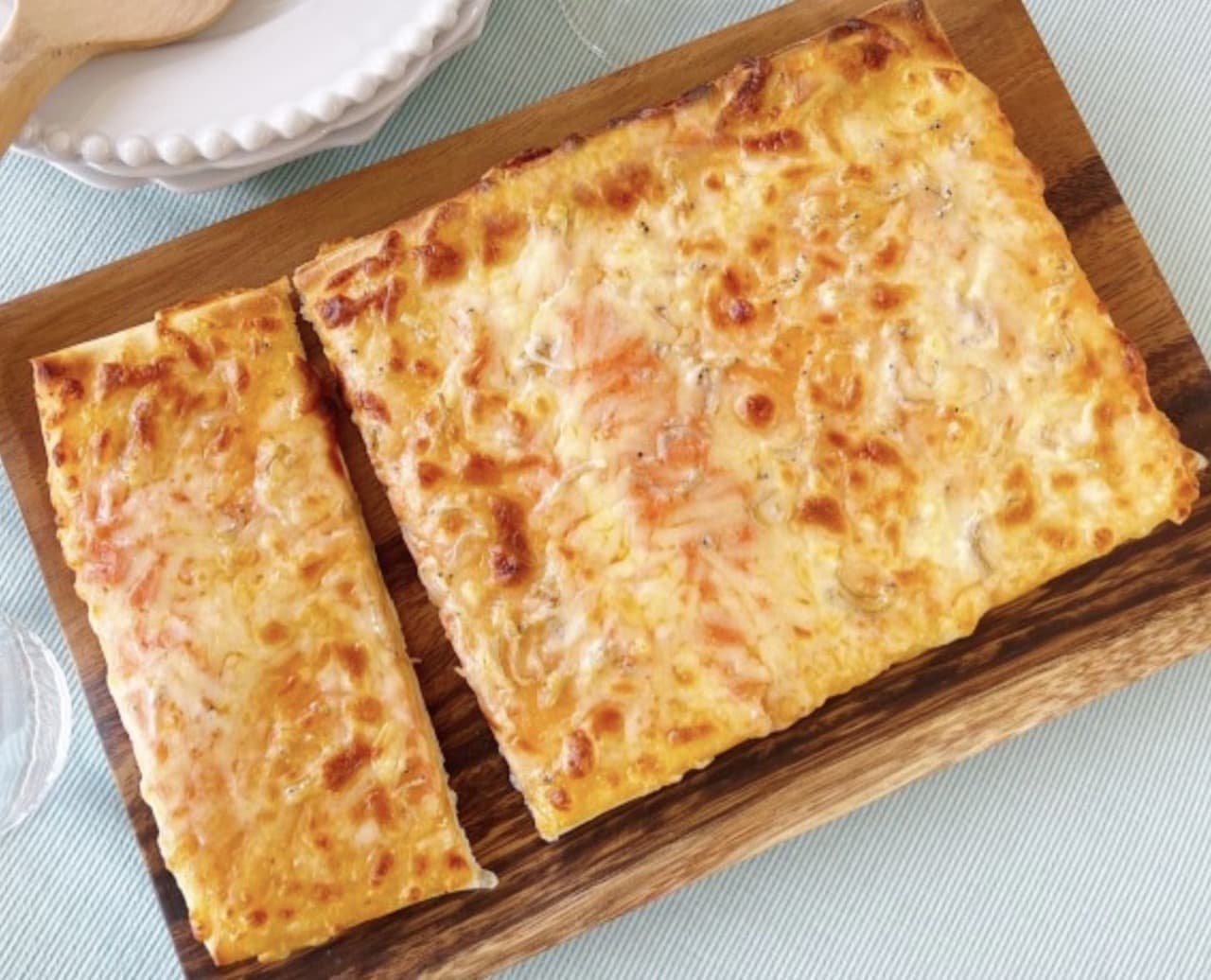 Shateraise "Oven-ready Pizza with Shirasu Mentaiko Cheese".