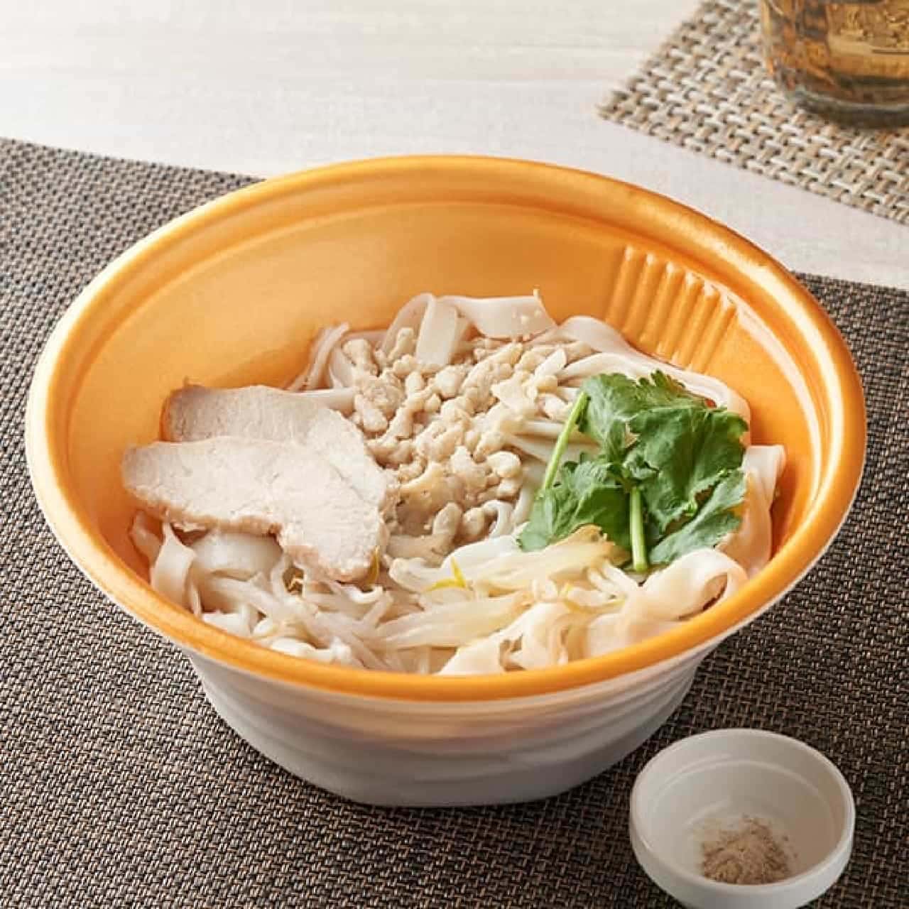 FamilyMart "Chicken Rice Noodle supervised by Mango Tree Cafe