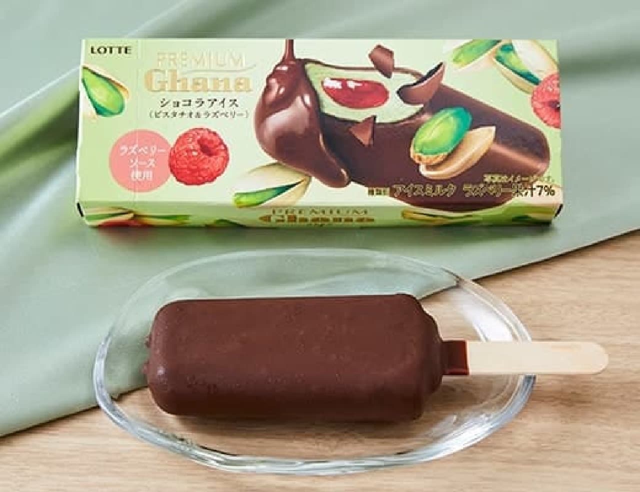 LAWSON "Lotte Premium Ghana Chocolat Ice Cream [Pistachio & Raspberry] 76ml