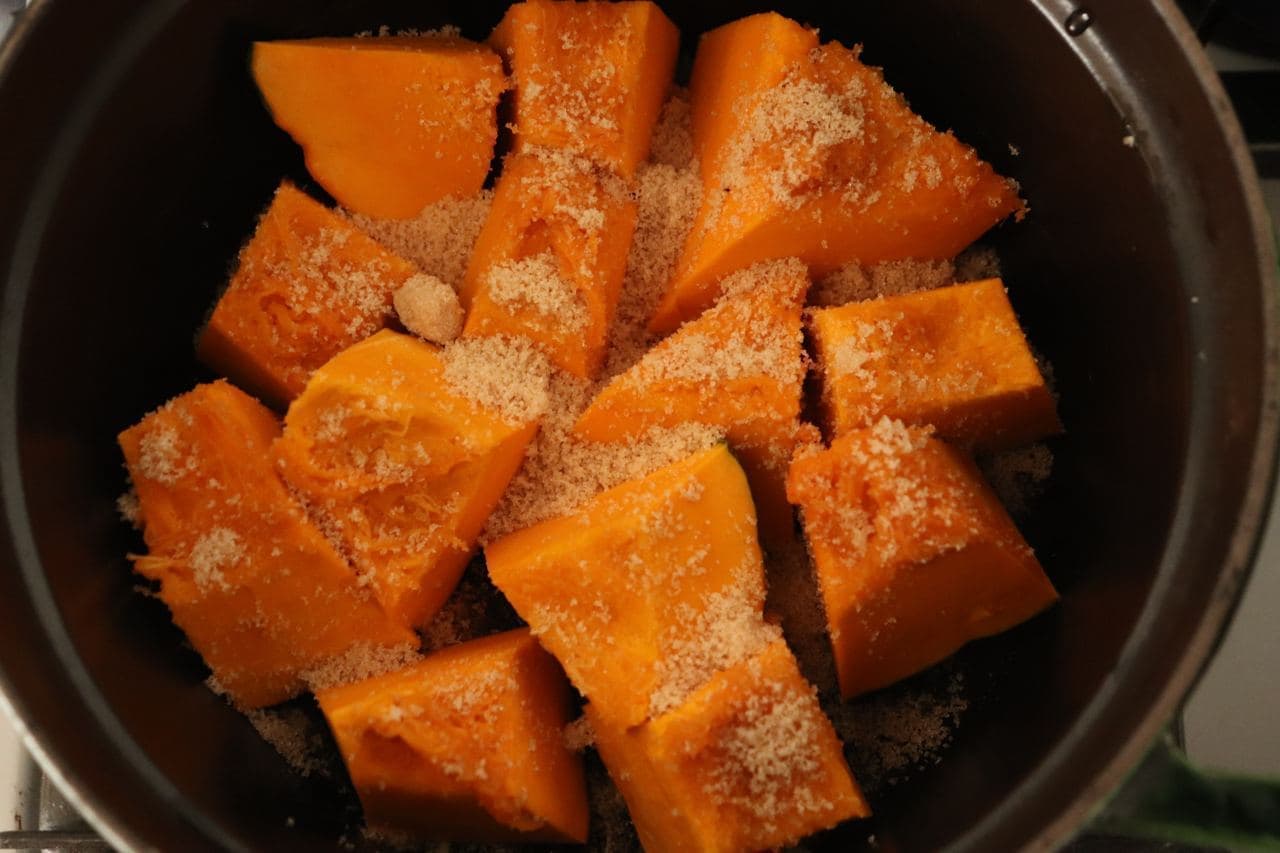 Recipe and recipe for "Kabocha no Nimono" (pumpkin simmered in sweetened soy sauce)