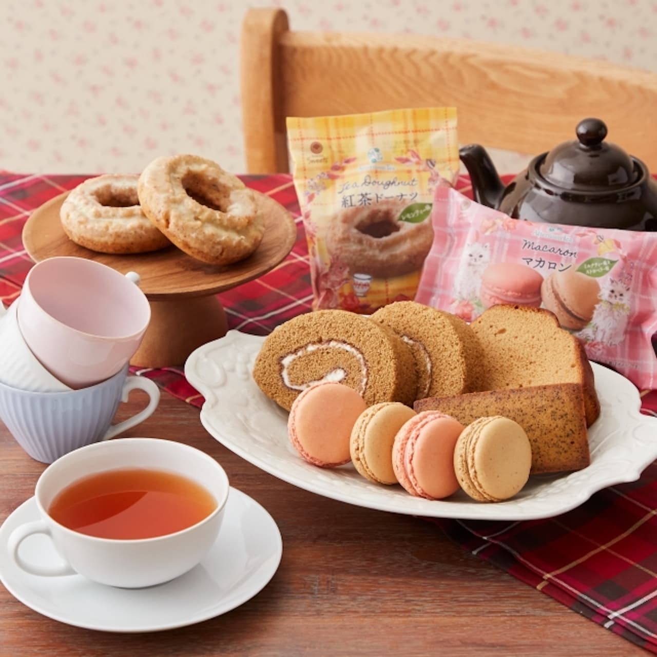 ファミマ Afternoon Tea監修 チルド飲料や焼き菓子