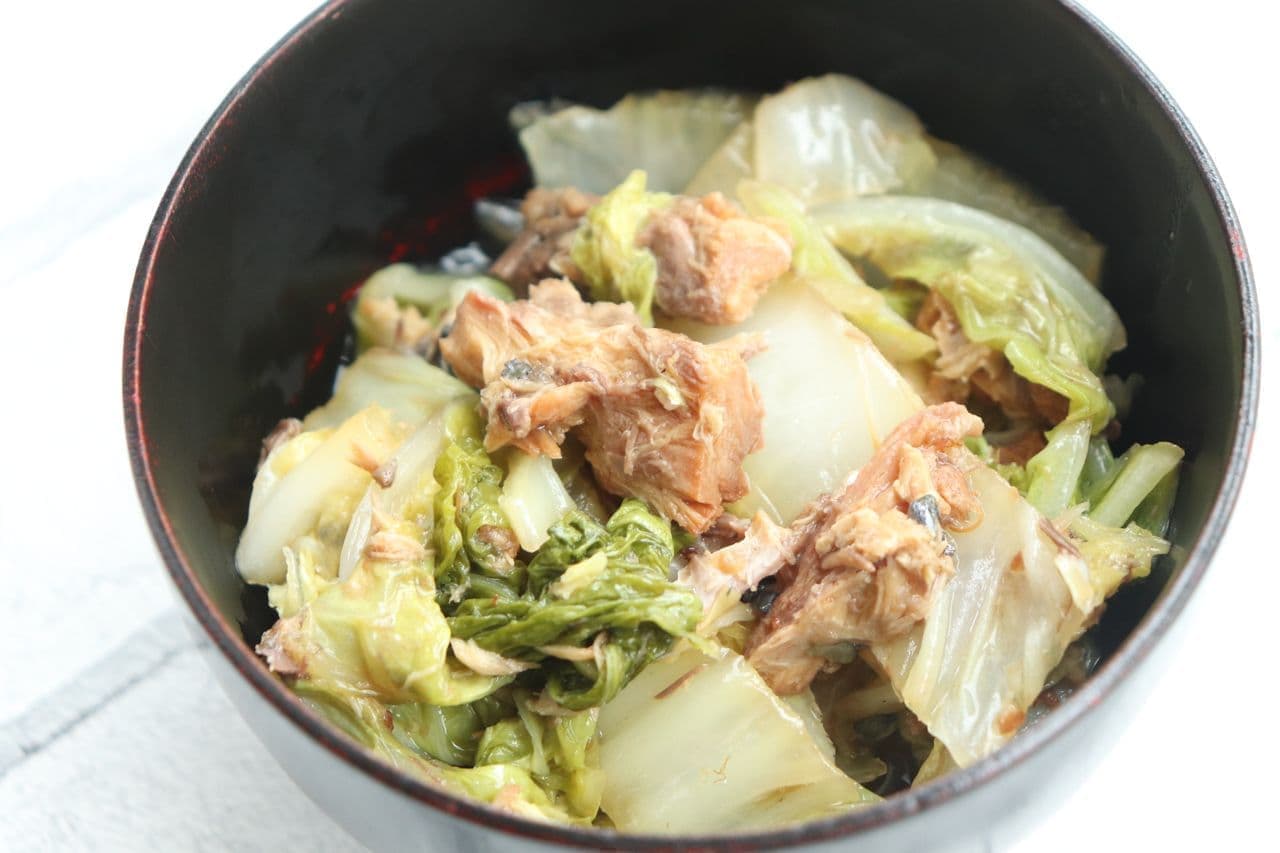 Easy recipe "Simmered Chinese cabbage and mackerel in miso