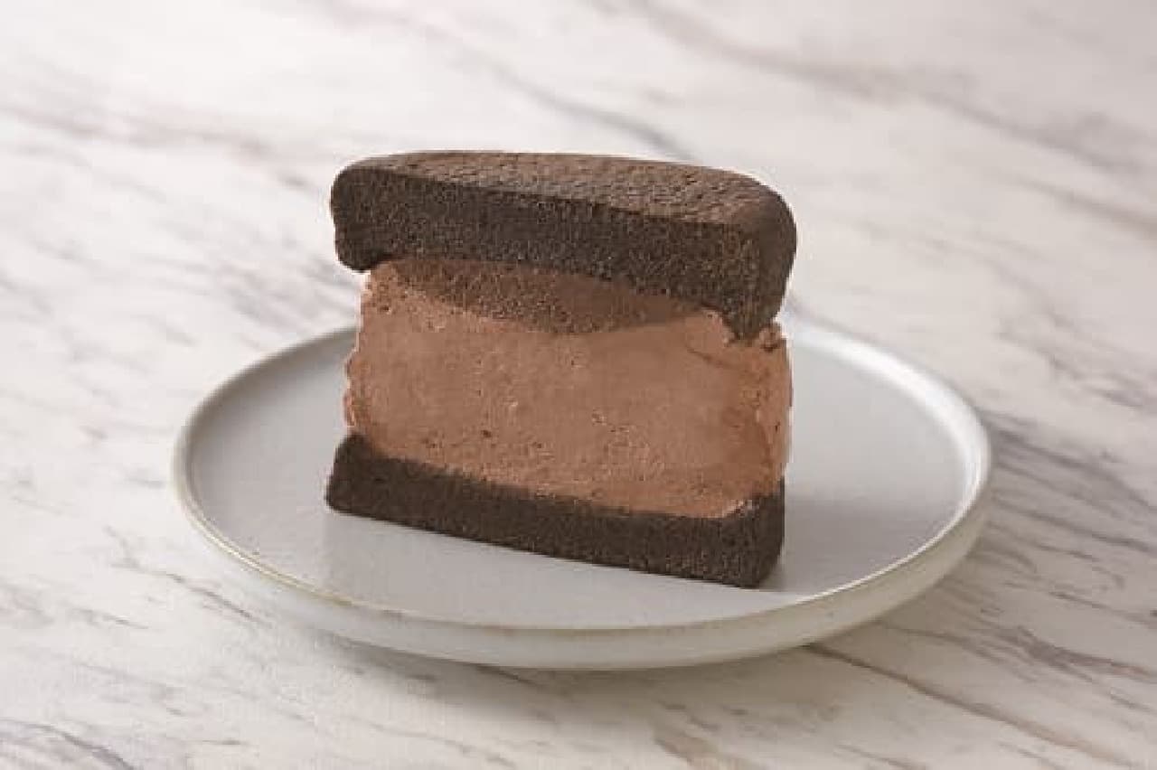 LAWSON "Cake Sandwich with a taste of raw chocolate under the supervision of Sils Maria".
