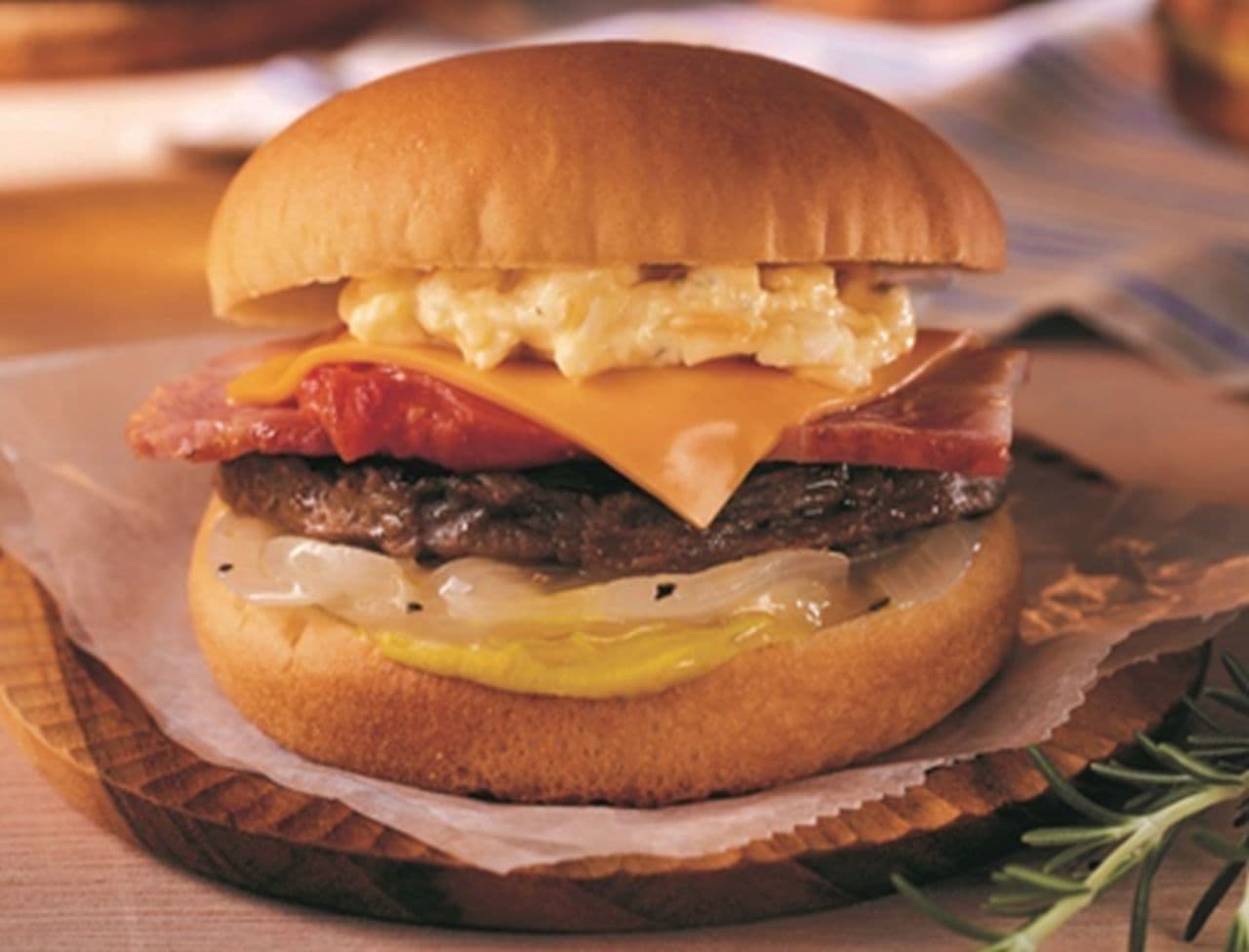 LAWSON "Burger Big Bang. PJ supervised bacon cheeseburger", the first place of Japan Burger Championship in 2023