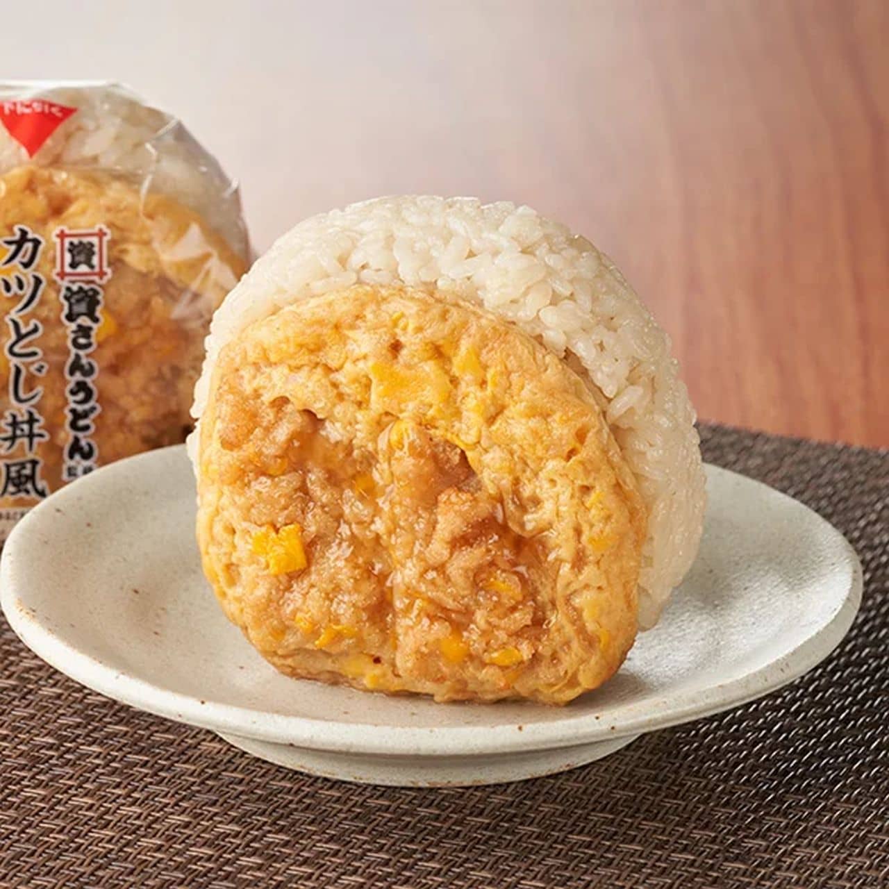 FamilyMart "Katsutomizushi-don style rice bowl rice balls supervised by Shisan Udon" (Japanese only)