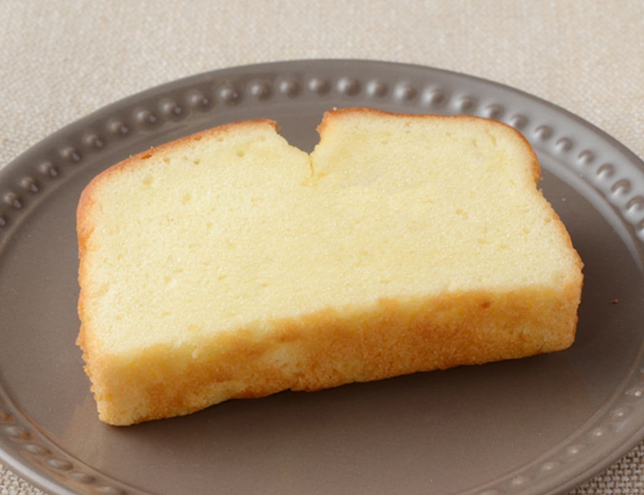 ローソン「もっちり食感のバターパウンドケーキ」