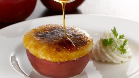 "Apple brulee" with roasted apples looks delicious! Seasonal dessert using "Jonathan" for Royal Host