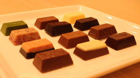 Not the usual dozen! "Dozen Chocolat Boutique" lined with "luxury dozen" in Omotesando Hills