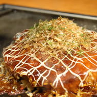 ふわとろ生地で熟成肉をサンド！銀だこのお好み焼き屋「囲Kakomu」のお好み焼きは新感覚