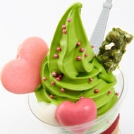 祇園辻利ソラマチ店に限定「バレンタインソフト」--宇治抹茶ソフトクリームにハートのマカロンをのせて