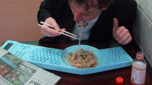 Can you work while eating? Keyboard with plate "My Soft Office"