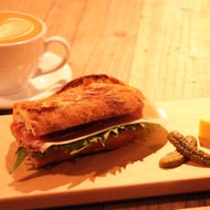 奥渋谷の“キオスク”「CAMELBACK sandwich&espresso」 －そのサンドウィッチとコーヒーが美味しい理由って？