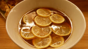 ラーメン一杯にレモン1個分のビタミン C！－話題の「レモンラーメン」の行列は今なら何分待ち？