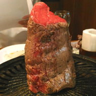 欲張りなアナタへ--ぷりっぷりのカキも牛塊肉も豪快に焼く「BBQフェスタ」、新宿思い出横丁に