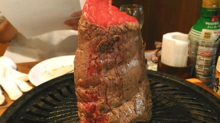 To greedy you-- "BBQ Festa", where you can grill plenty of oysters and beef chunks, in Shinjuku Omoide Yokocho